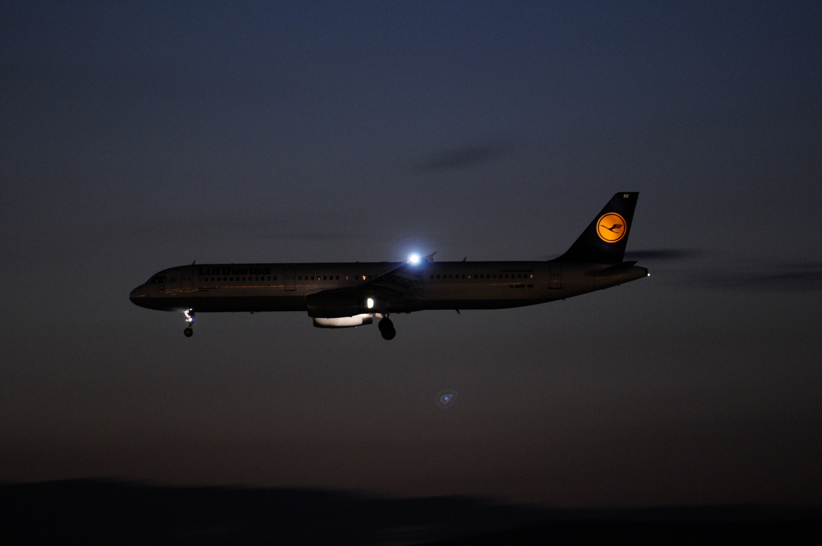 Anflug in der Dämmerung