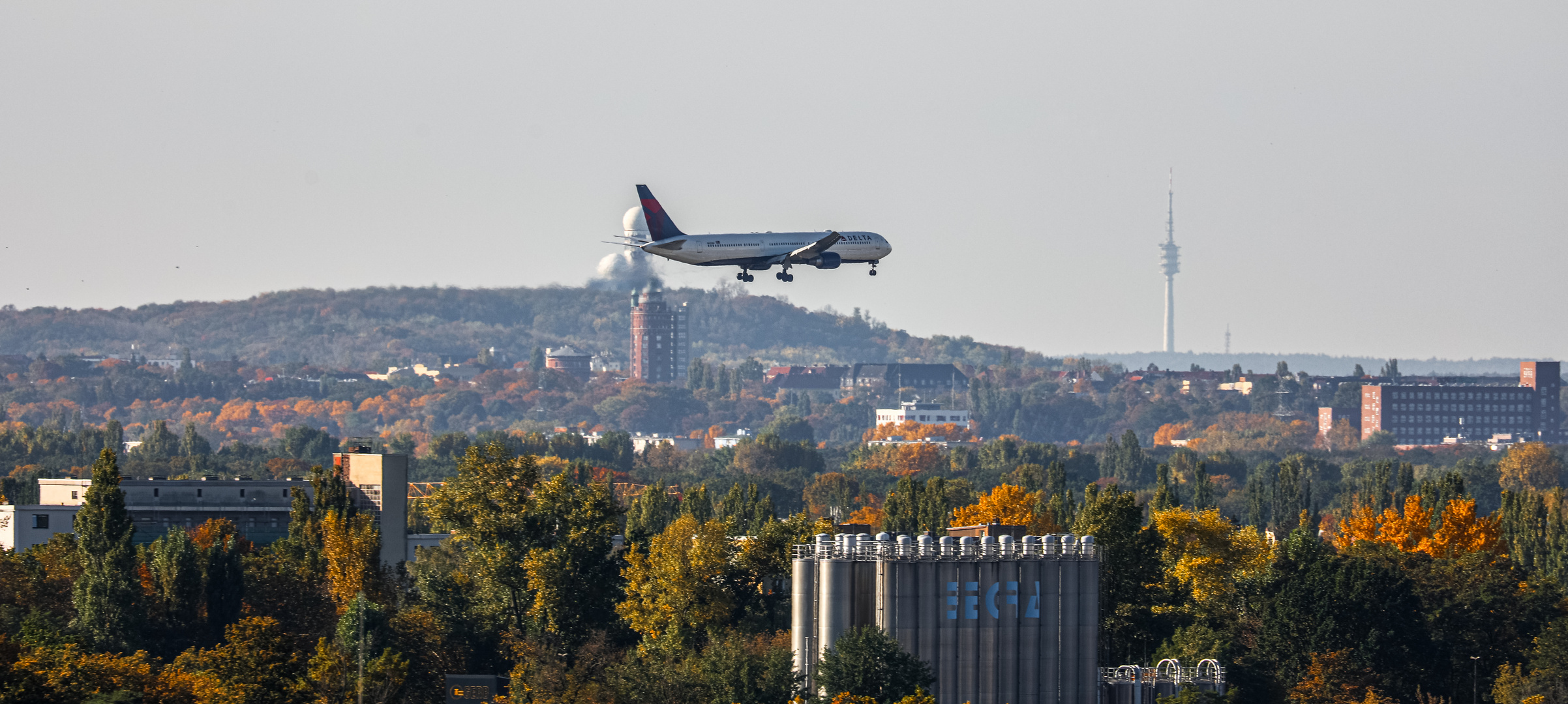 Anflug mit Berlin-Panorama