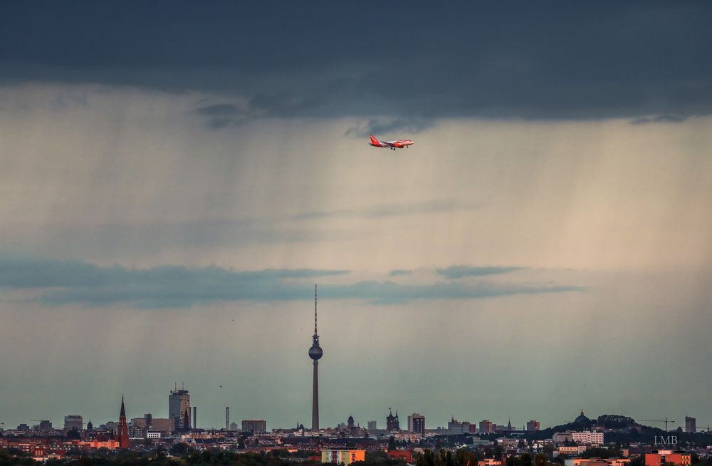 Anflug mit Regenschauern