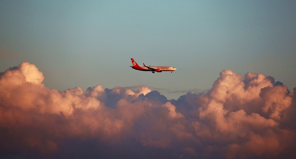 Anflug über'm Wolkenbett