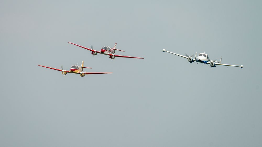 Anflug von Aero Ae-145, Ae-45 und Let L-200 Morava