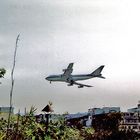 Anflug zum alten Flughafen von Hong Kong