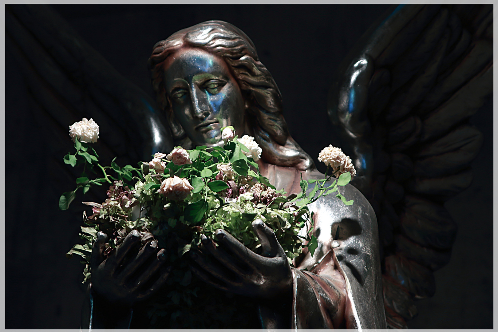 Angel with roses