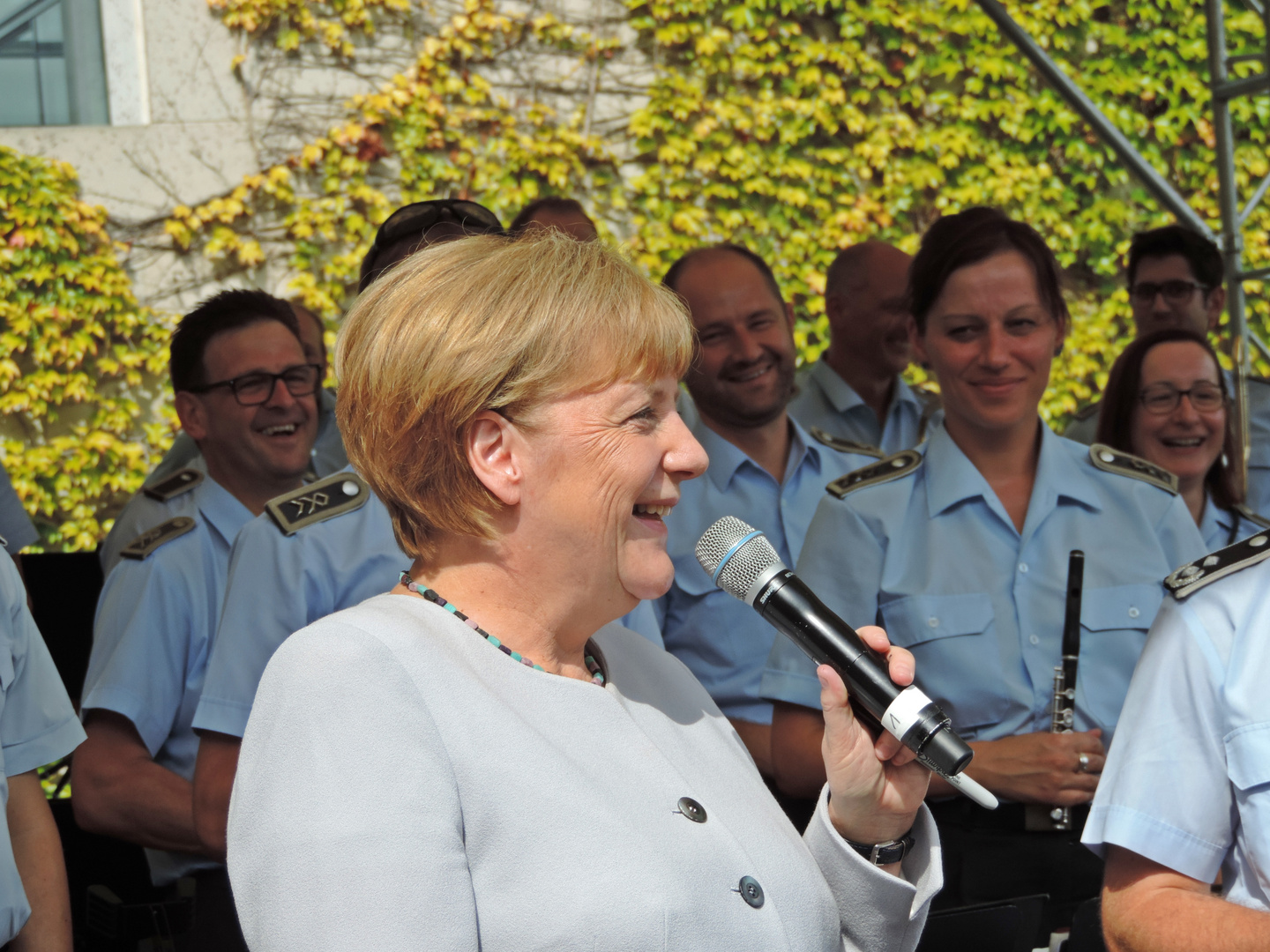 Angela Merkel Beim Tag Der Offenen Tur 2016 Im Bundeskanzleramt Foto Bild Sommer Berlin Smile Bilder Auf Fotocommunity