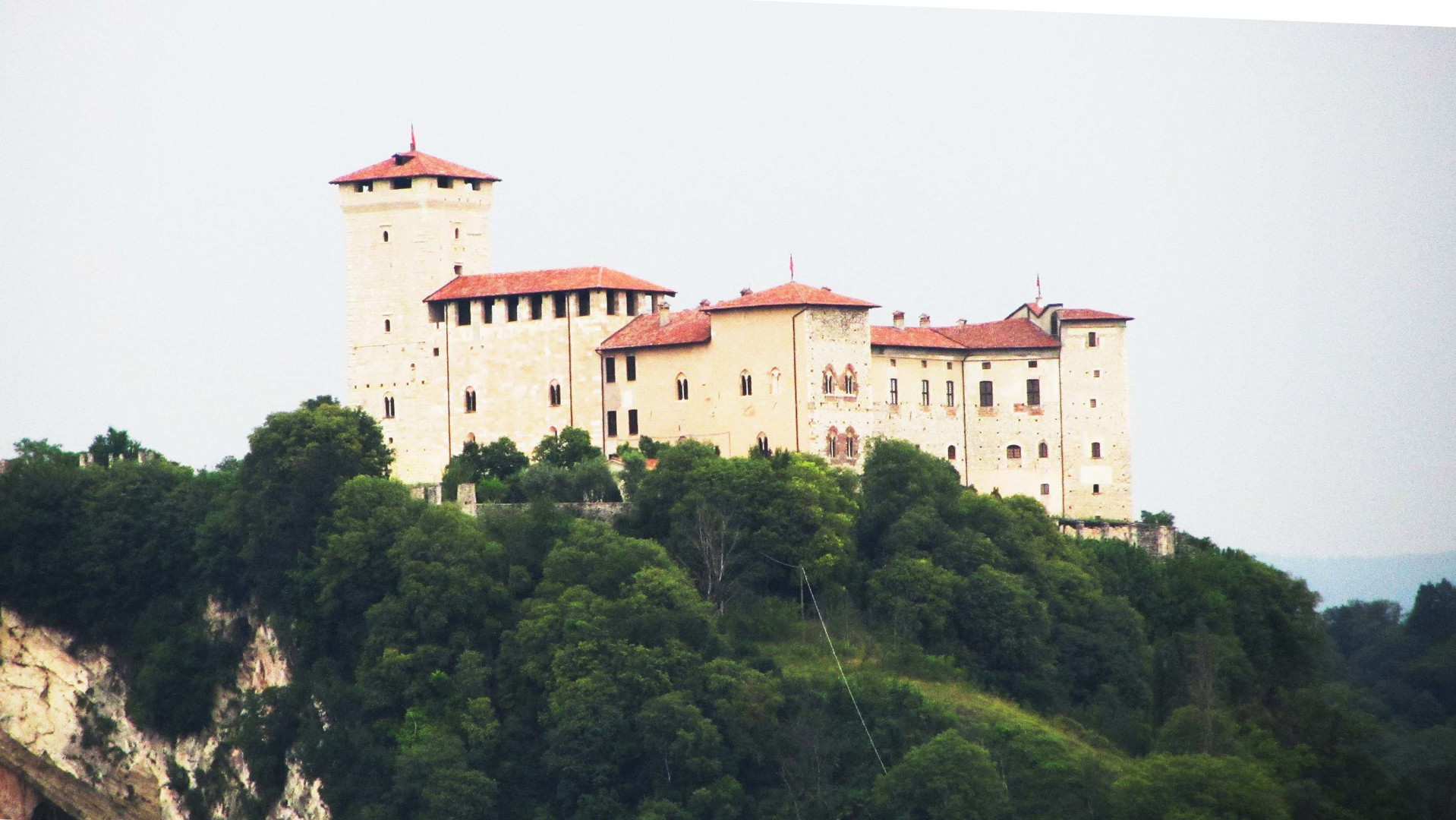 Angera il castello