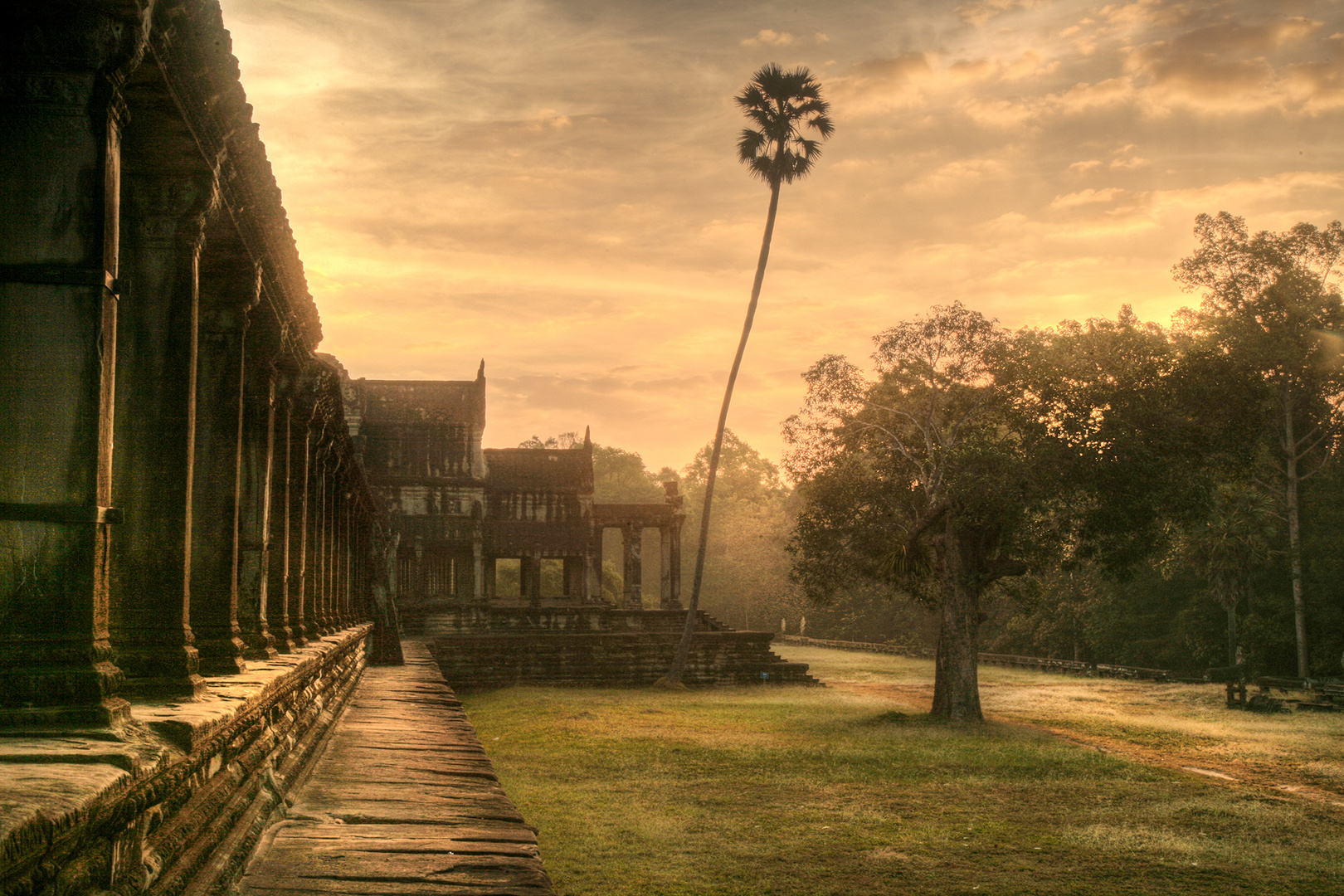 Angkor-Backside