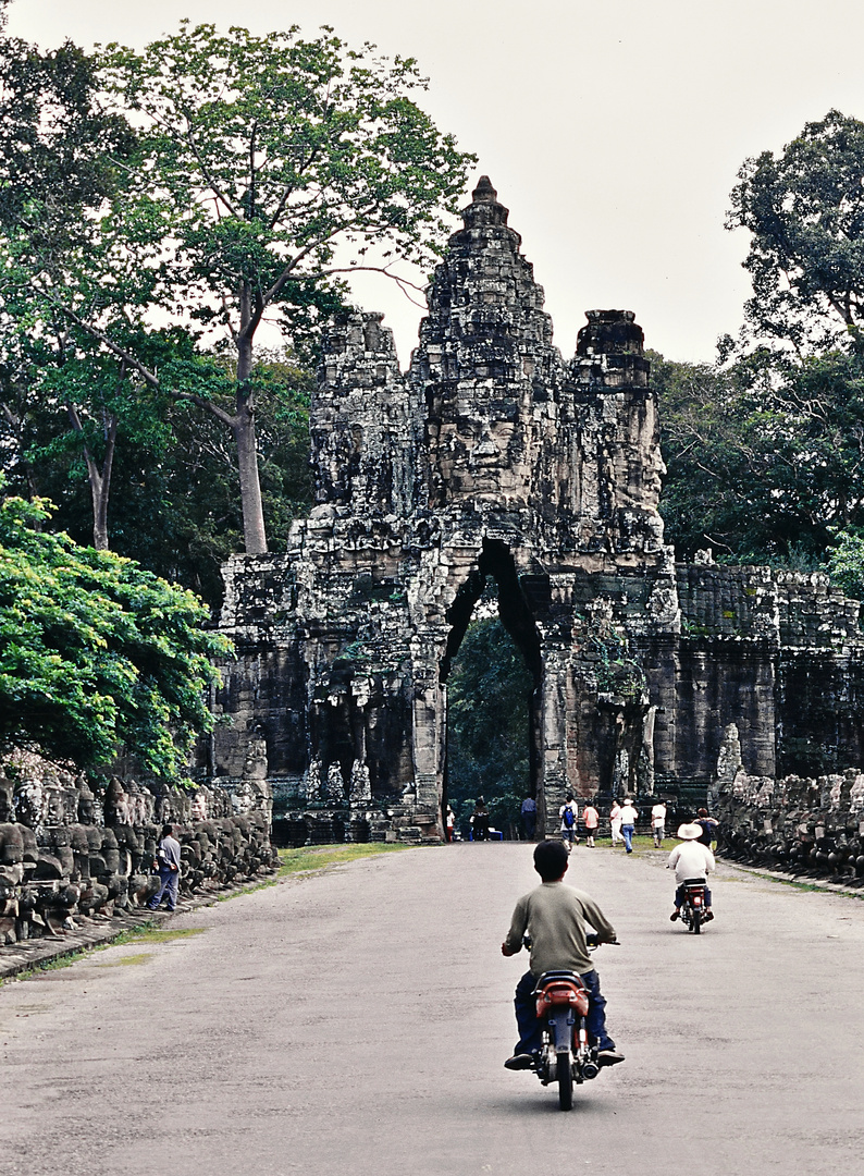 Angkor Thom south gate