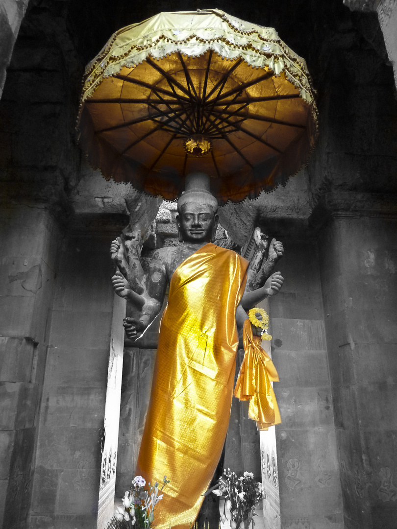 Angkor Wat : Buddha Giallo