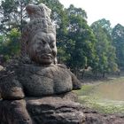 Angkor-Wat -Götterfiguren am Tempel              