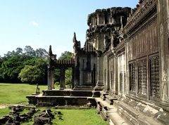 Angkor Wat, Ostmauer
