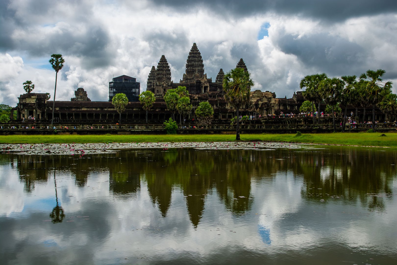 Angkor wat reflection