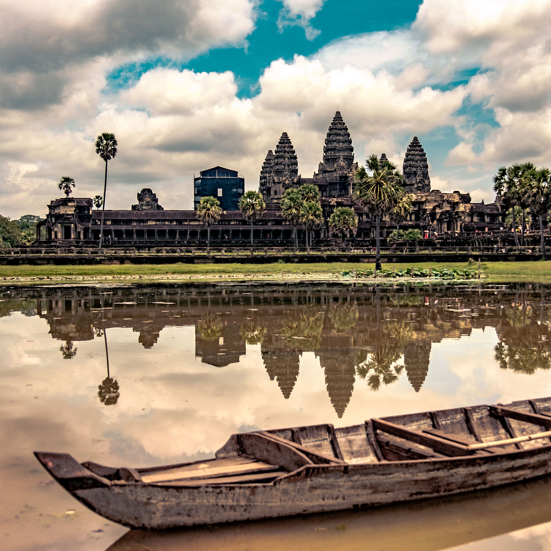 angkor-wat-seerosenteich-mit-boot