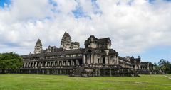 ...Angkor Wat - Seitenansicht...