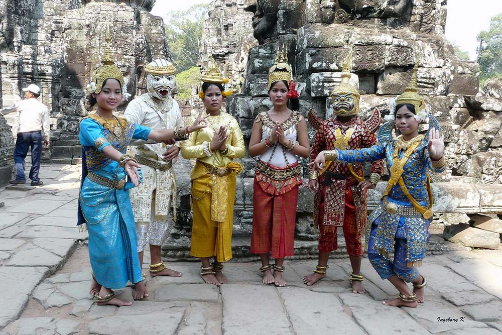 Angkor-Wat - Tempeltänzerinnen und Geistdarstellung