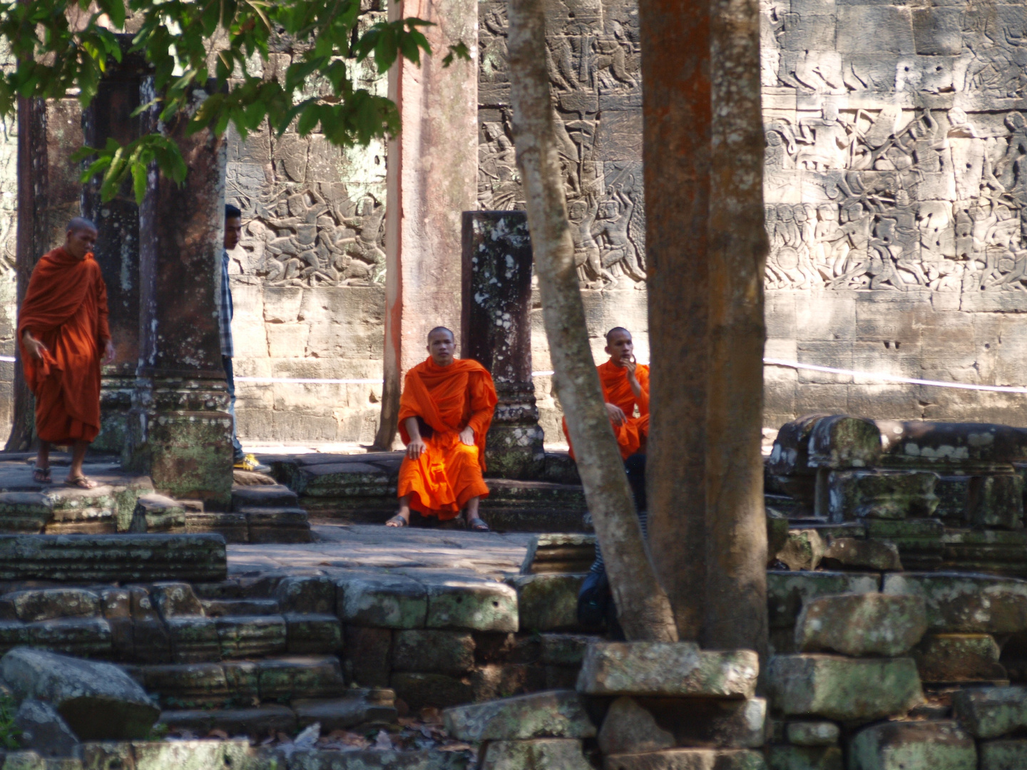  Angkor Wat`s seating Monks