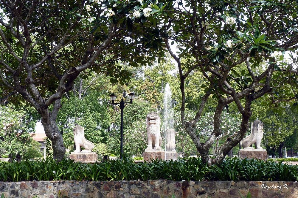 Angkor Watt   - Im Klostergarten