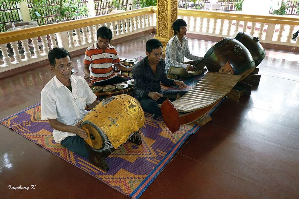 Angkor Watt   - Musikgruppe im Kloster