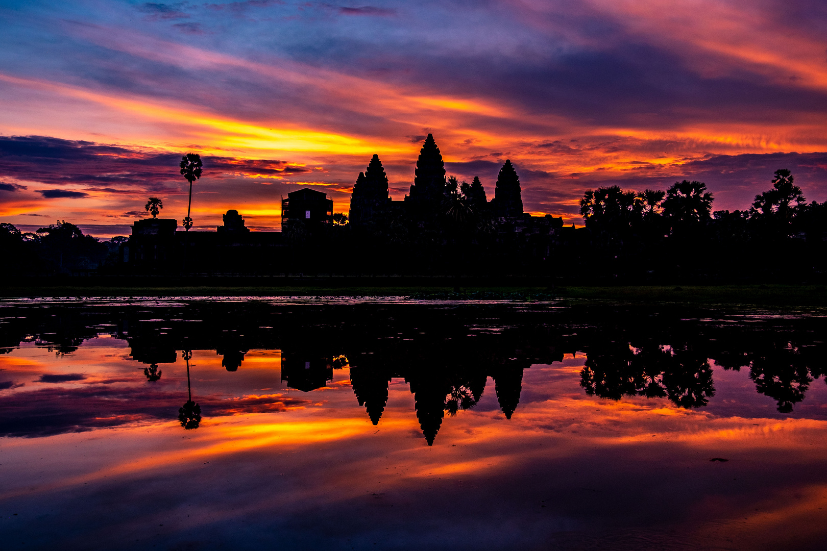 angkor-watt-sonnenaufgang-leuchtend