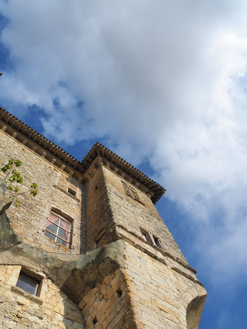 Angle sud-ouest du Château de Lavardens