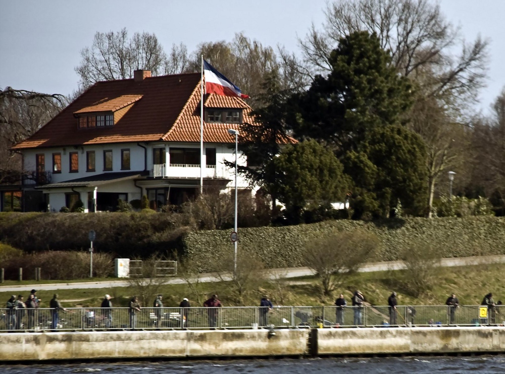 Angler am Nord-Ostsee-Kanal