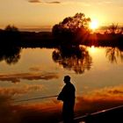 Angler an der Havel im Sonnenuntergang 