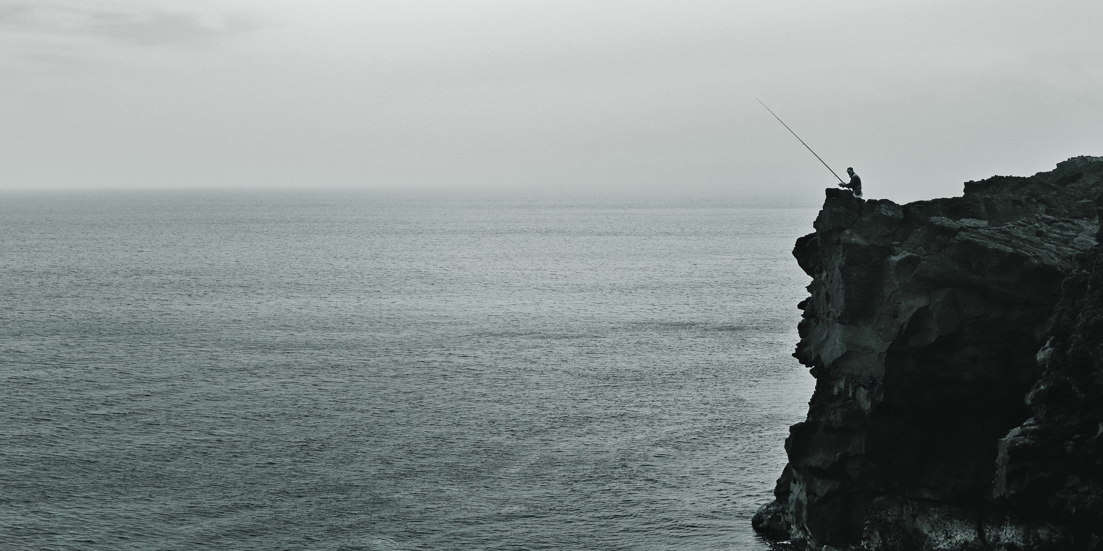 Angler auf Klippe