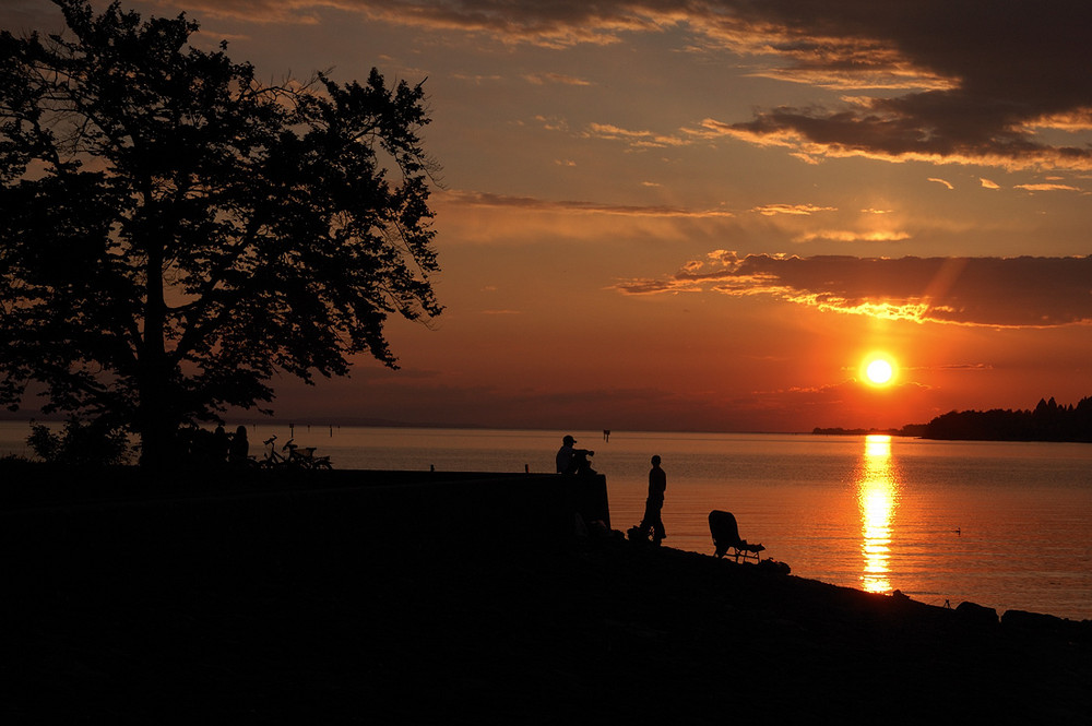 Angler bei Sonnenuntergang