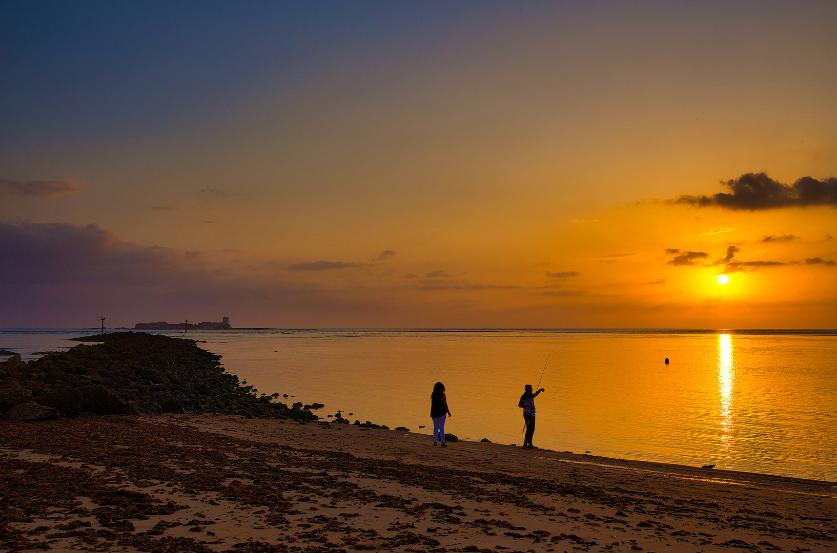 Angler bei Sonnenuntergang an der Costa de la Luz_Andalusien