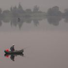 Angler früh morgens