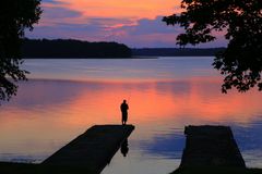 Angler im Abendlicht