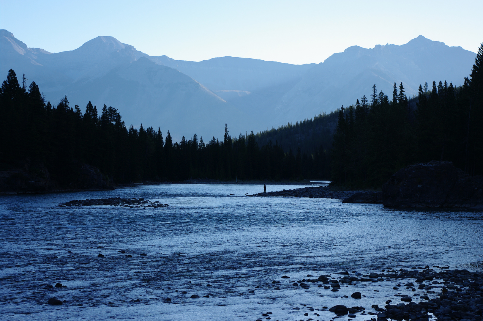 Angler im Abendlicht im Banff Nationalparl