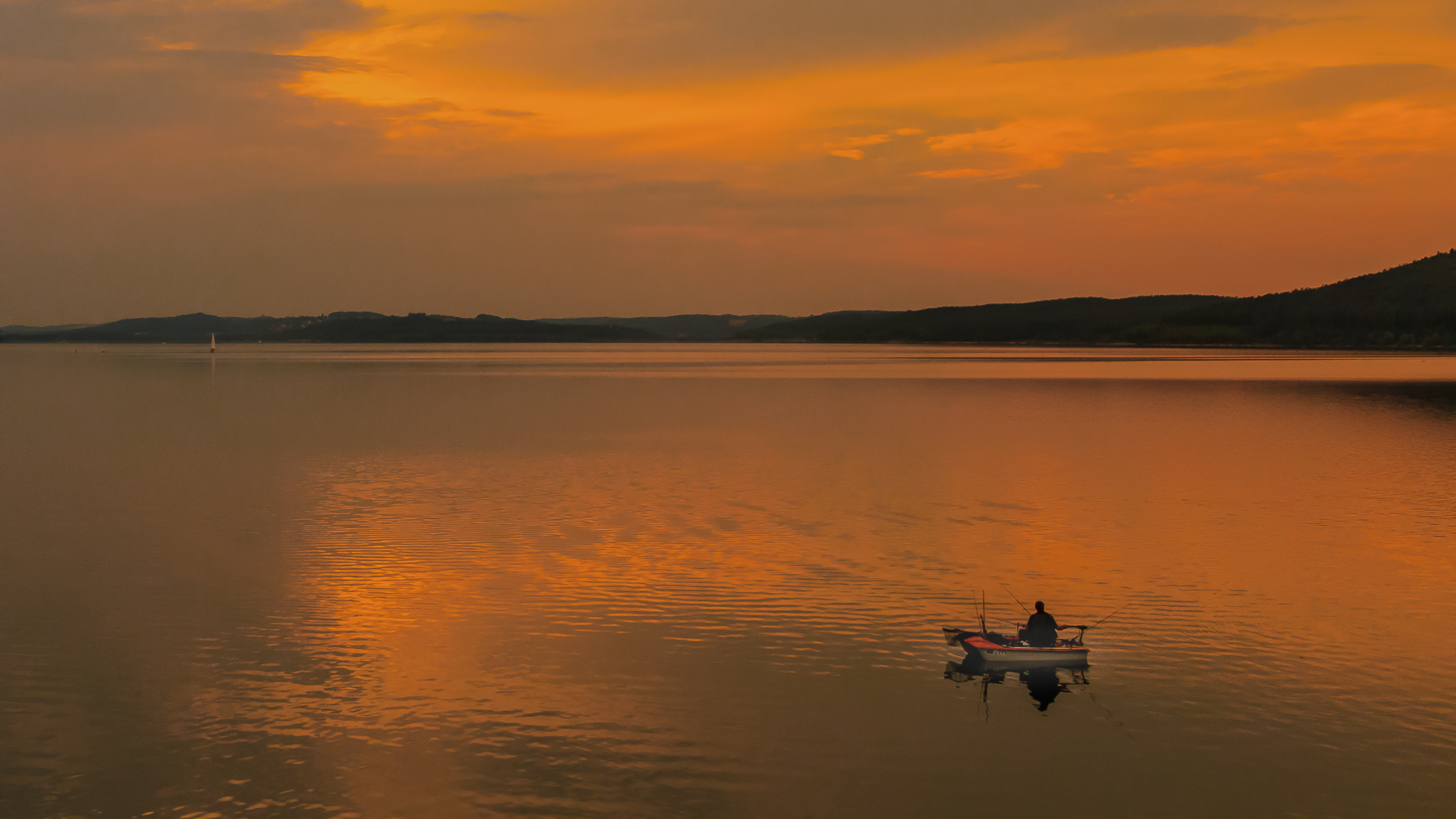 Angler im Abendrot