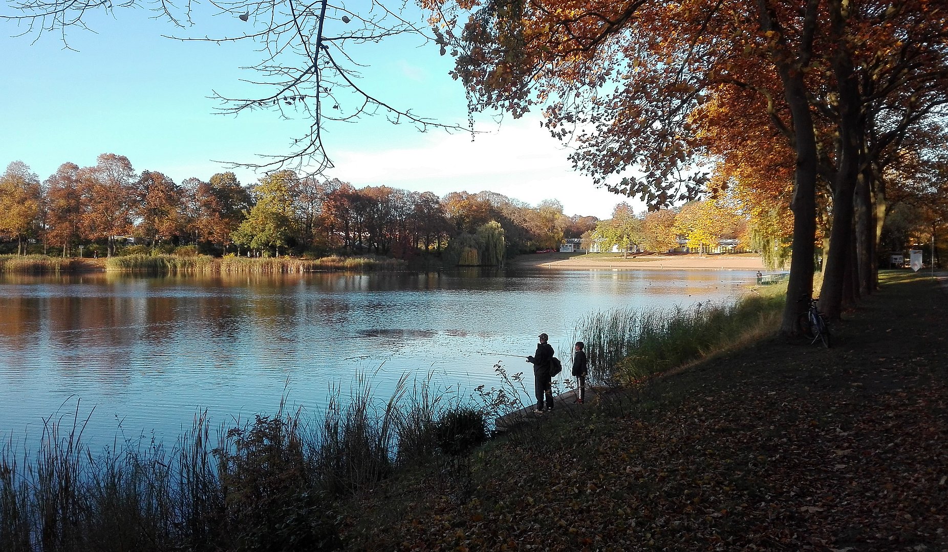 Angler im Herbst