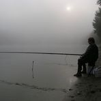 Angler im Morgennebel