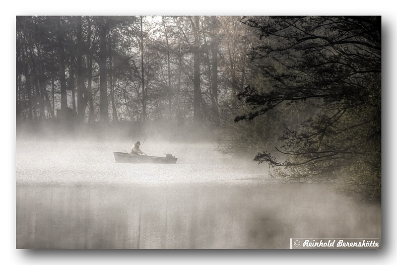 Angler im Nebel