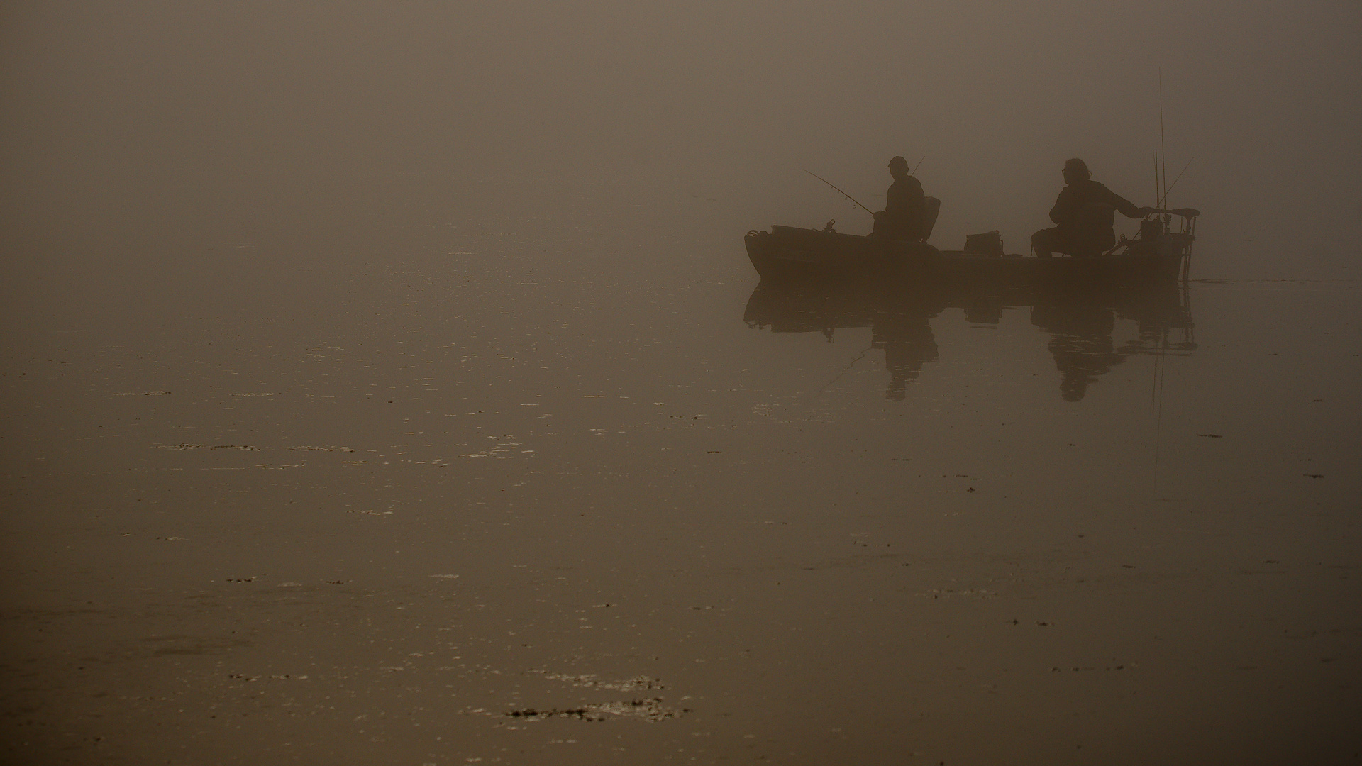 Angler im Nebel