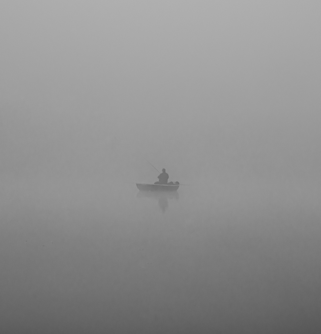 Angler im Nebel
