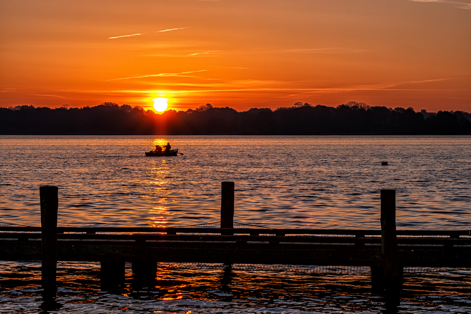 Angler im Sonnenstrahl