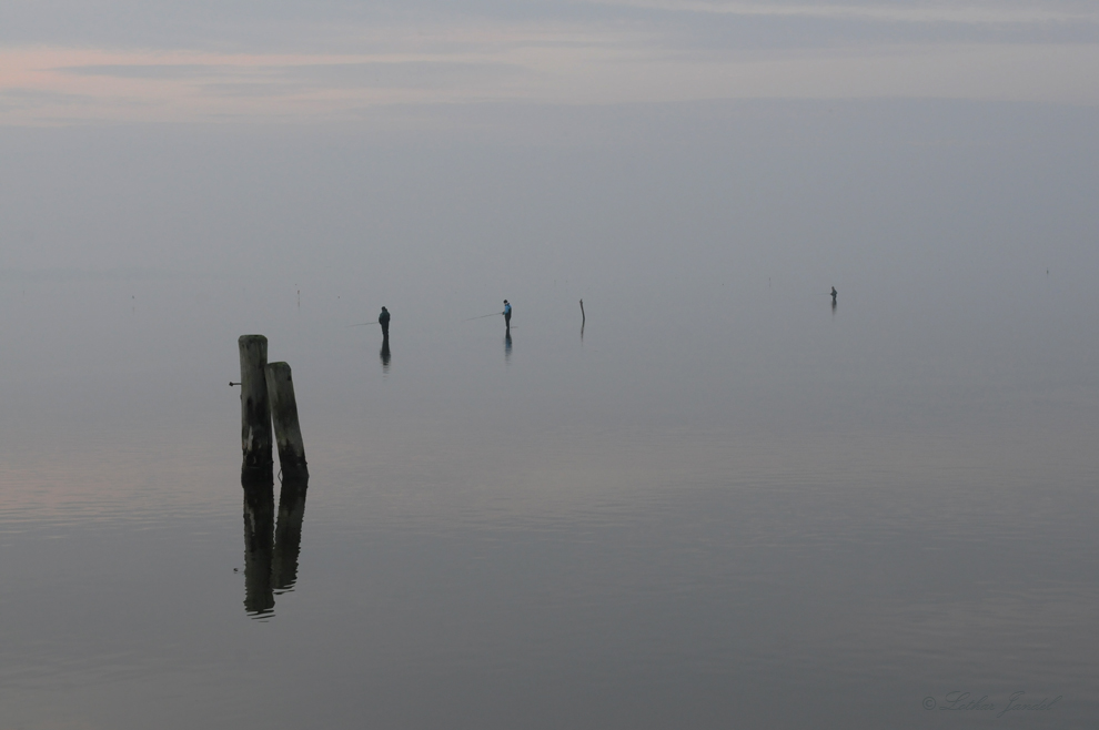 Angler in den unendlichen Weiten des Großen Jasmund Bodden