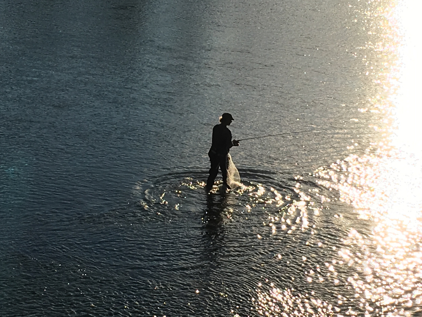 Angler in der Isar bei Bad Tölz