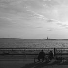 Angler mit Blick auf die Freiheitsstatue