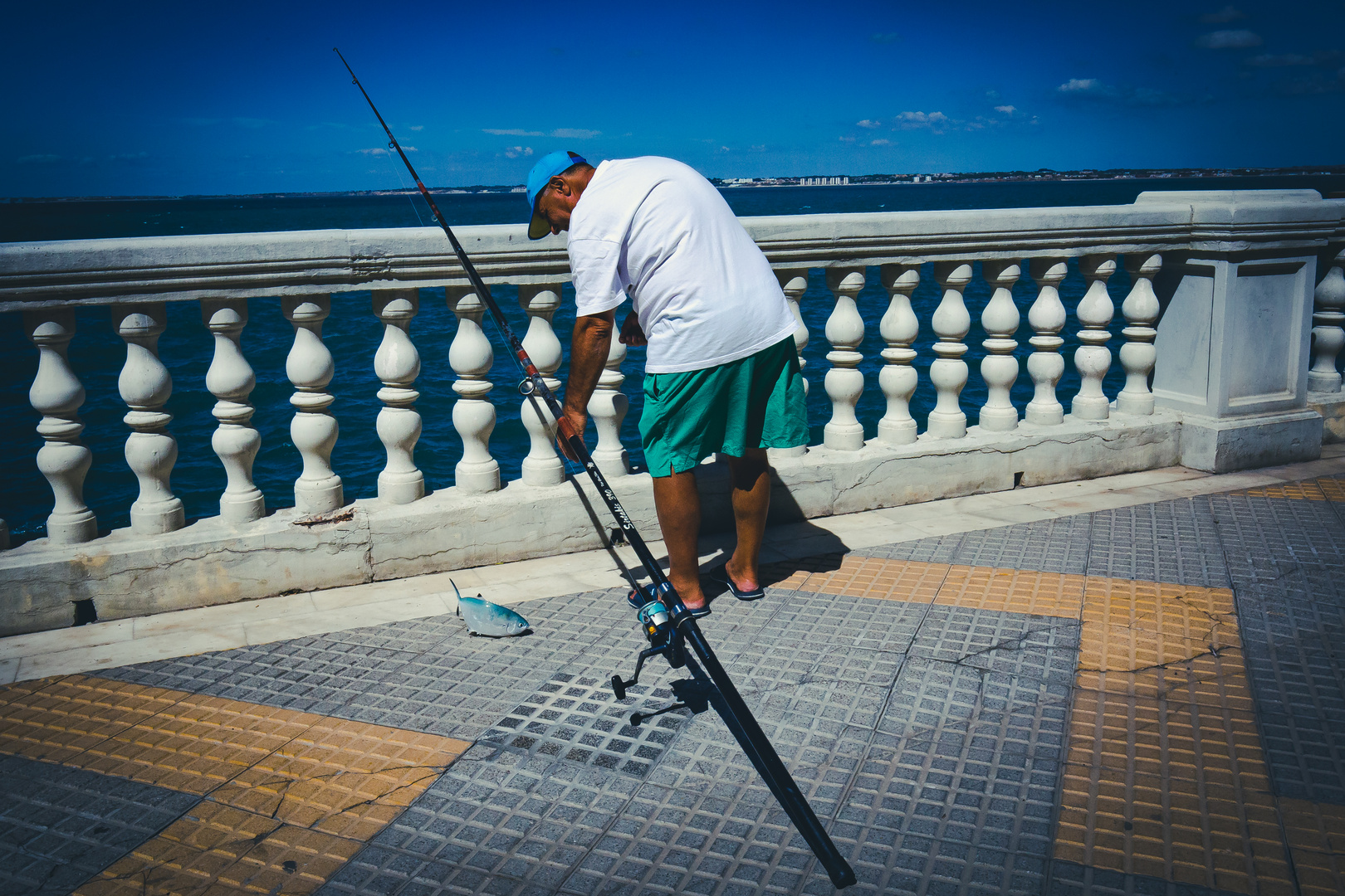 Angler mit Fang-Cadiz