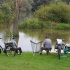 Angler mit Hochwasser