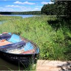 Anglerboot am Seeufer in Masuren