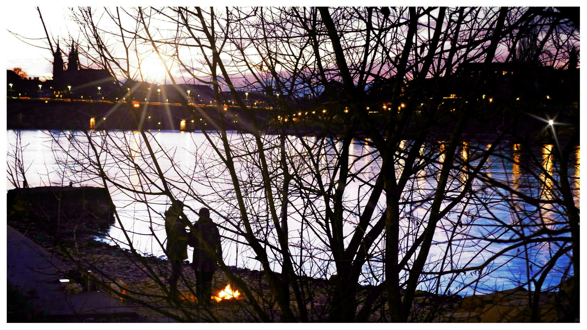angrillen.... abendlicher Rheinblick in Basel mit Durchblick