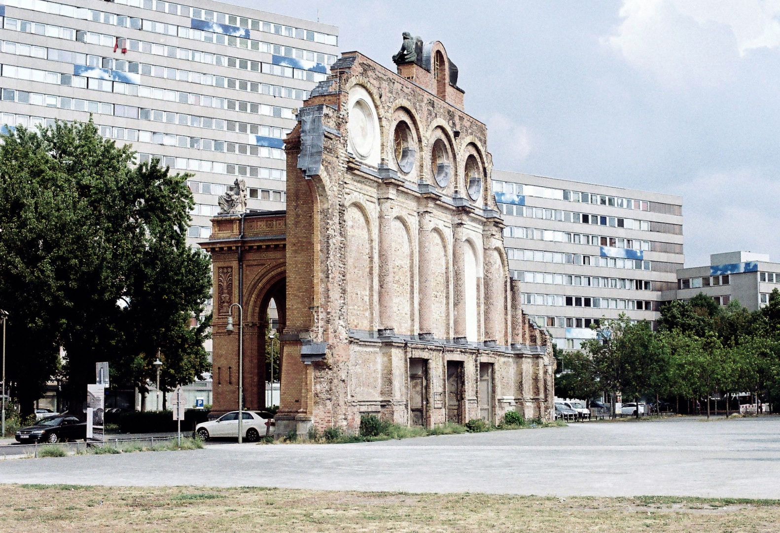 Anhalter Bahnhof August 2015, ,Kamera Minolta XE-5 Analog, Film Kodak Gold 200