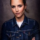 Anika trägt Levi's