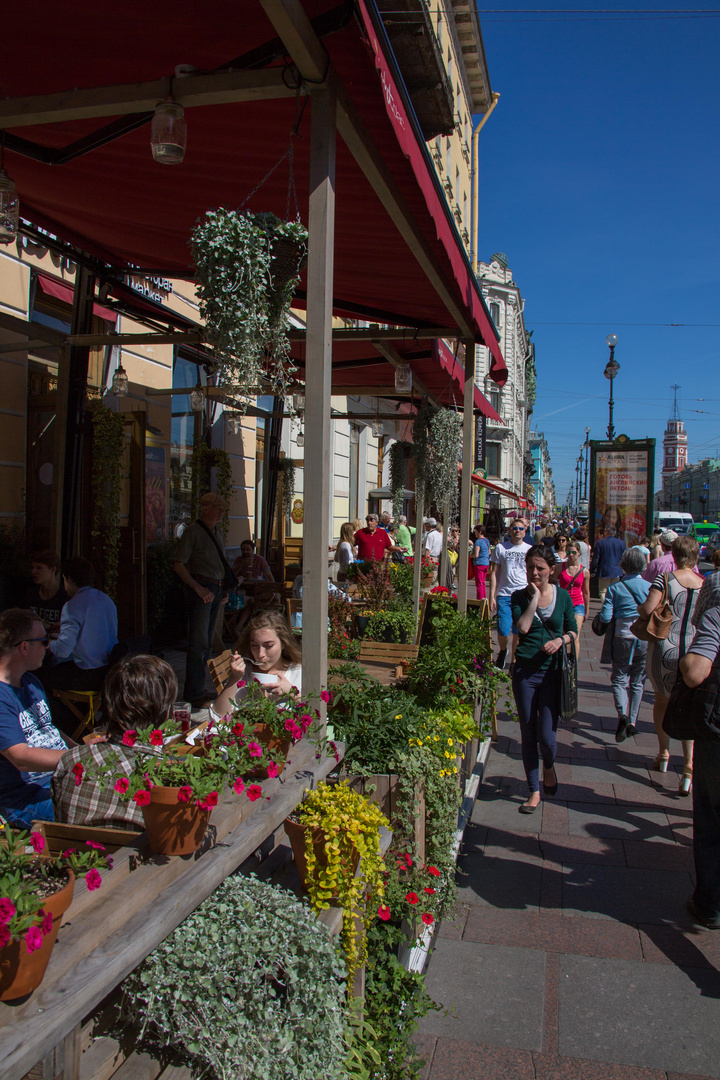 Animation sur Nevski Prospect, Saint-Petersbourg.