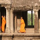 Ankor Wat - Touristen und Mönche