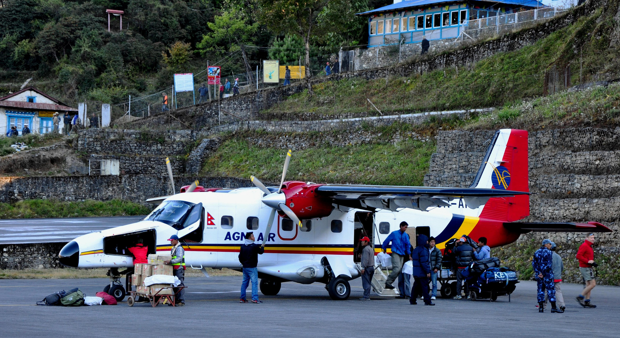 Ankunft auf dem Tenzing-Hillary Airport von Lukla